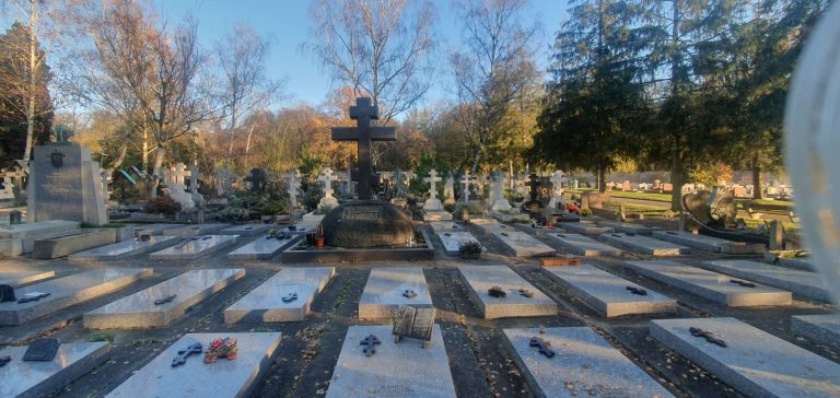 Carré militaire des cosaques du Don, cimetière russe de Sainte-Geneviève-des-Bois ©HEB