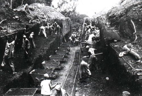 Construction d'une voie ferrée au Dahomey vers 1900.